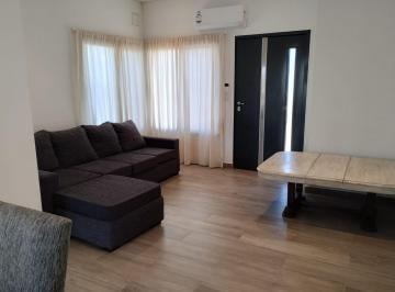 Casa · 190m² · 4 Ambientes · 5 Cocheras · Práctica y Cómoda Casa