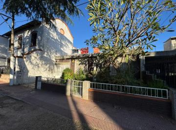 Casa · 80m² · 5 Ambientes · 2 Cocheras · Casa en Venta en Alberdi a Dos Cuadras de Bv. Rondeau y Al Lado del Colegio San Ramòn.