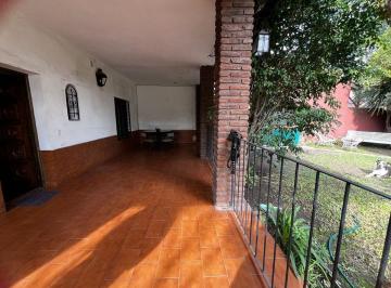 Casa · 160m² · 4 Ambientes · 1 Cochera · Venta Chalet Hurlingham - Excelente. Nuevo Valor
