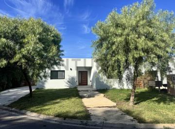 Casa · 138m² · 4 Ambientes · 2 Cocheras · Casa en Pilar del Este, Pilar