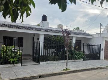 Casa · 166m² · 5 Ambientes · 1 Cochera · Entre Rios 3861. Parque San Vicente