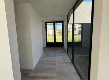 Casa · 180m² · 4 Ambientes · 1 Cochera · Casa en Venta en San Matias, Escobar, G. B. a. Zona Norte