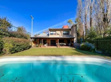 Casa · 499m² · 8 Ambientes · 3 Cocheras · Casa en Venta Barrio Fisherton 4 Dorm. Piscina Jardín Parilla Amplio Luminoso Oportunidad