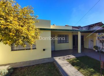 Casa · 120m² · 4 Ambientes · 3 Cocheras · Casa en Venta en Merlo
