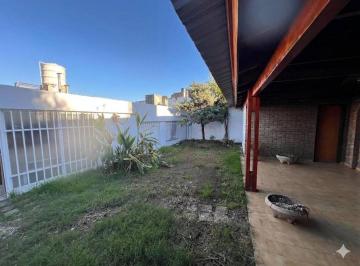 Casa · 180m² · 4 Ambientes · 2 Cocheras · Casa a La Venta B° Maipú 3 Dorm. Apto Credito