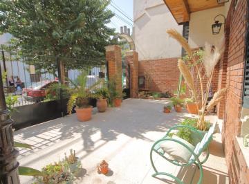 Casa · 150m² · 7 Ambientes · 1 Cochera · Morón y Chivilcoy: Casa Lote Propio de 7amb. Garage Patio Terraza