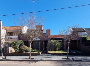Foto · Venta Casa en Urca, 4 Dorm., Dos Locales Comercilaes y Salida a Dos Calles