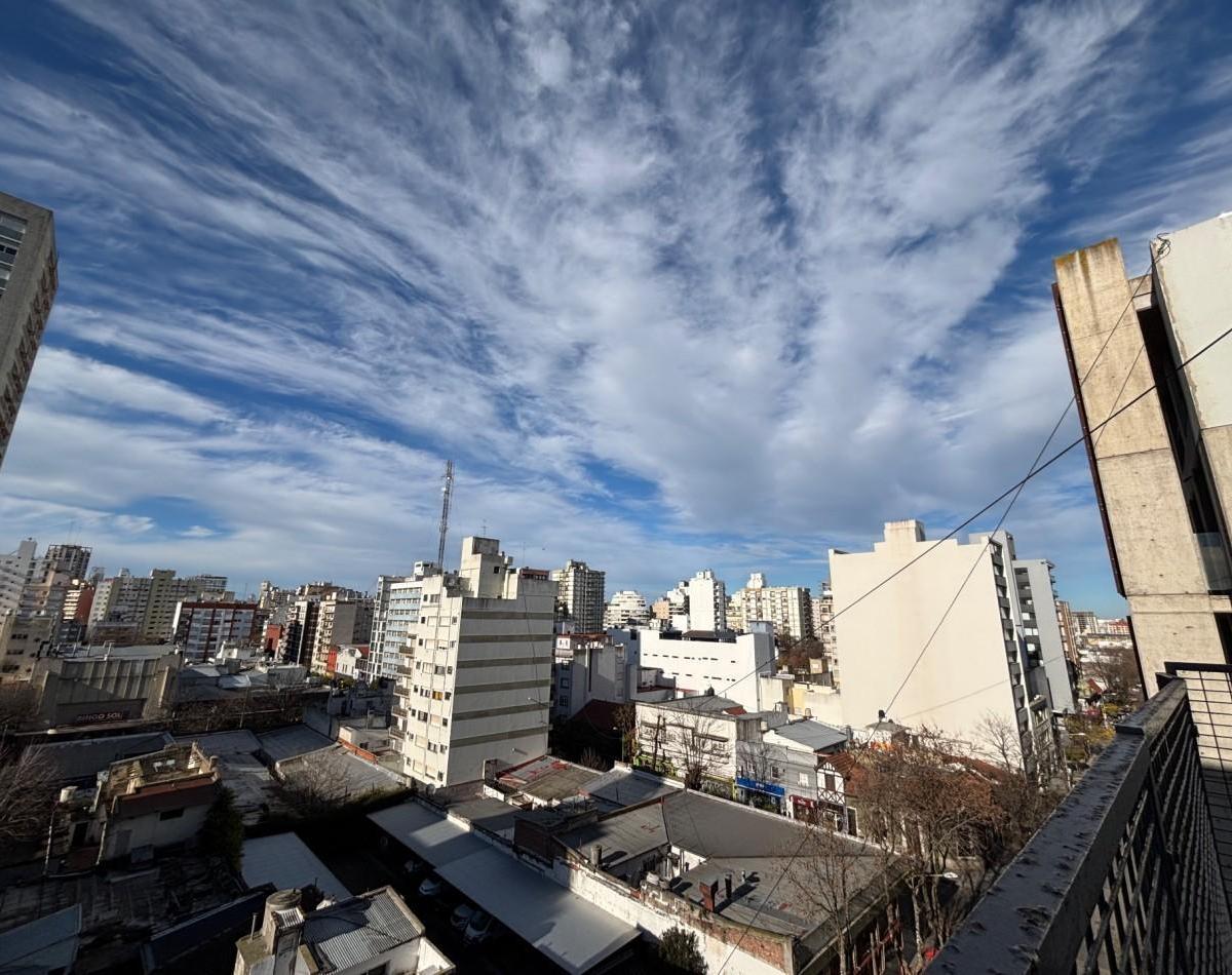 Departamento de 3 ambientes en venta con balcón aterrazado