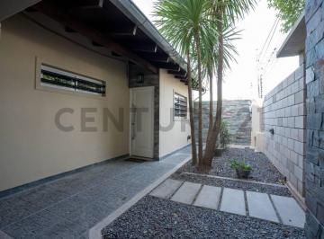 Casa · 120m² · 6 Ambientes · 1 Cochera · Casa de 3 Dorm. en Venta en City Bell | Calle 476 E/ 30 y 30 Bis