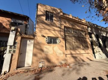 PH · 145m² · 5 Ambientes · PH 5 Ambientes en 3 Plantas con Patio y Terraza. 220 m² Totales.