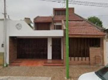 Casa · 170m² · 4 Ambientes · 2 Cocheras · Casa de Categoria en Venta