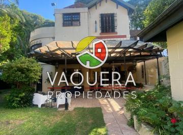 Casa · 411m² · 6 Ambientes · 1 Cochera · Terreno 17,30 X 43,30 - Piscina - 2 Plantas - Único de Su Tipo.