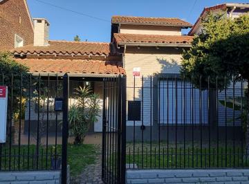 Casa de 4 ambientes, San Isidro · San Isidro - Hermoso Chalet de Epoca en 2 Plantas - 3 Dorms, 1 en Suite. Dep de Serv con Baño. Jardin