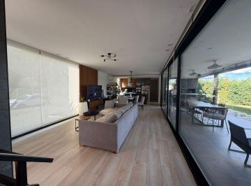 Casa · 166m² · 4 Ambientes · 2 Cocheras · Casa 4 Amb en Venta Barrio San Matias C/pileta