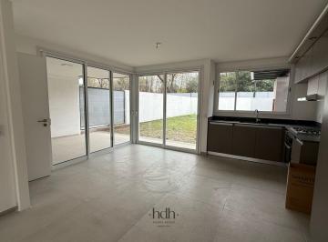 Casa · 145m² · 3 Dormitorios · 2 Cocheras · Venta Casa Duplex de 3 Dorm. en Housing con Amenities Seguridad 24 Hs