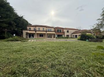 Casa · 2200m² · 6 Ambientes · 5 Cocheras · Casa en Venta en Barrio Los Tacos, Garin, Escobar