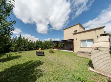 Casa · 78m² · 4 Ambientes · 1 Cochera · Alquiler Casa 4 Amb en Laguna Azul Ezeiza