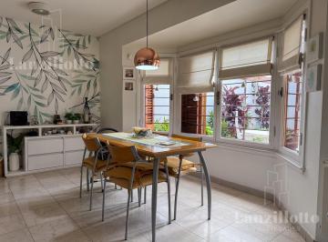 Casa · 108m² · 4 Ambientes · 2 Cocheras · PH en Banfield Oeste