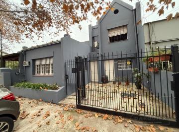 Casa · 161m² · 3 Dormitorios · 2 Cocheras · Adrogue - Chalet en Dos Plantas - 3 Dorm.