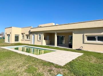 Casa · 200m² · 5 Ambientes · 4 Cocheras · Casa en Venta Barrio Privado La Magdalena