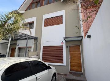 Casa · 180m² · 5 Ambientes · 1 Cochera · Venta Triplex 5amb Vilela 3000