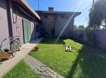 Casa · 199m² · 3 Ambientes · 2 Cocheras · Venta Casa en Esquina con Galpon.