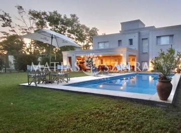 Casa · 942m² · 5 Ambientes · 2 Cocheras · Casa en Alquiler - La Cesarina