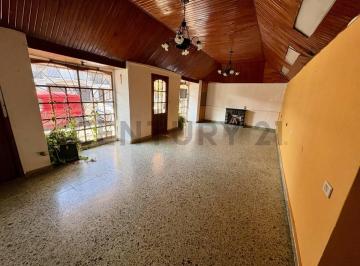 PH · 129m² · 4 Ambientes · Venta | PH de 3 Ambientes con Local Al Frente | Excelente Ubicación en Banfield | Sin Expensas