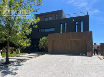 Casa · 520m² · 6 Ambientes · Casa en Yacht