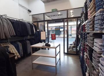 Local comercial · 113m² · Local a La Calle 2 Plantas Av Rivadavia 7000 Plaza Flores