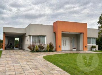Casa · 180m² · 4 Ambientes · 2 Cocheras · Casa en Venta, Barrio Santa Juana - Canning