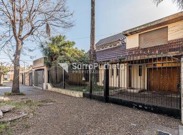 Casa · 229m² · 5 Ambientes · Venta Casa 5 Ambientes con Quincho y Parque en Haedo Sur