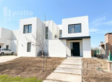 Casa · 181m² · 5 Ambientes · 2 Cocheras · Casa en Santa Ana