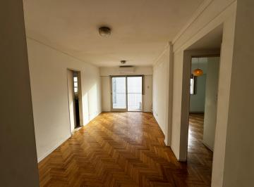 Departamento · 40m² · 2 Ambientes - Ramiro Ferrario · 2 Ambientes! Muy Luminoso en Pleno Centro de Caseros.