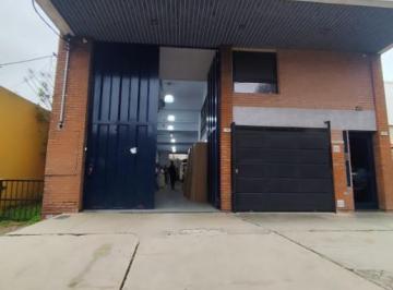 Bodega-Galpón · 262m² · Galpón en Alquiler Excelente Ubicacion de Quilmes Oeste