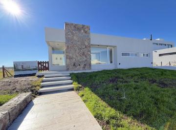 Casa · 170m² · 4 Ambientes · 3 Cocheras · Casa a Estrenar con Piscina