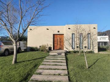 Quinta vacacional · 100m² · 4 Ambientes · 1 Cochera · Casa Quinta en Venta en San Ramón, Pilar del Este, Pilar