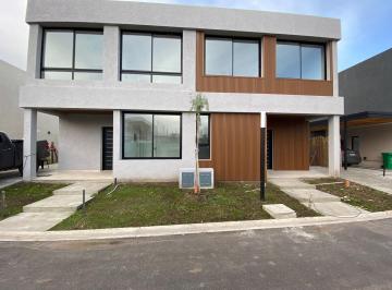 Casa · 140m² · 5 Ambientes · 2 Cocheras · Casa Twin en Spring Park