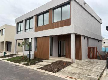 Casa · 140m² · 5 Ambientes · 2 Cocheras · Casa Twin en Spring Park