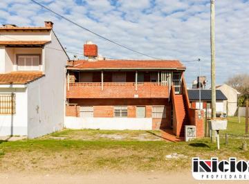 Departamento de 3 ambientes, Mar de Ajó · Excelente Complejo con 8 Departamentos - C1082