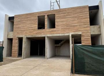 Casa · 138m² · 5 Ambientes · Duplex 3 Dorm. en Venta Rincones de Manantiales