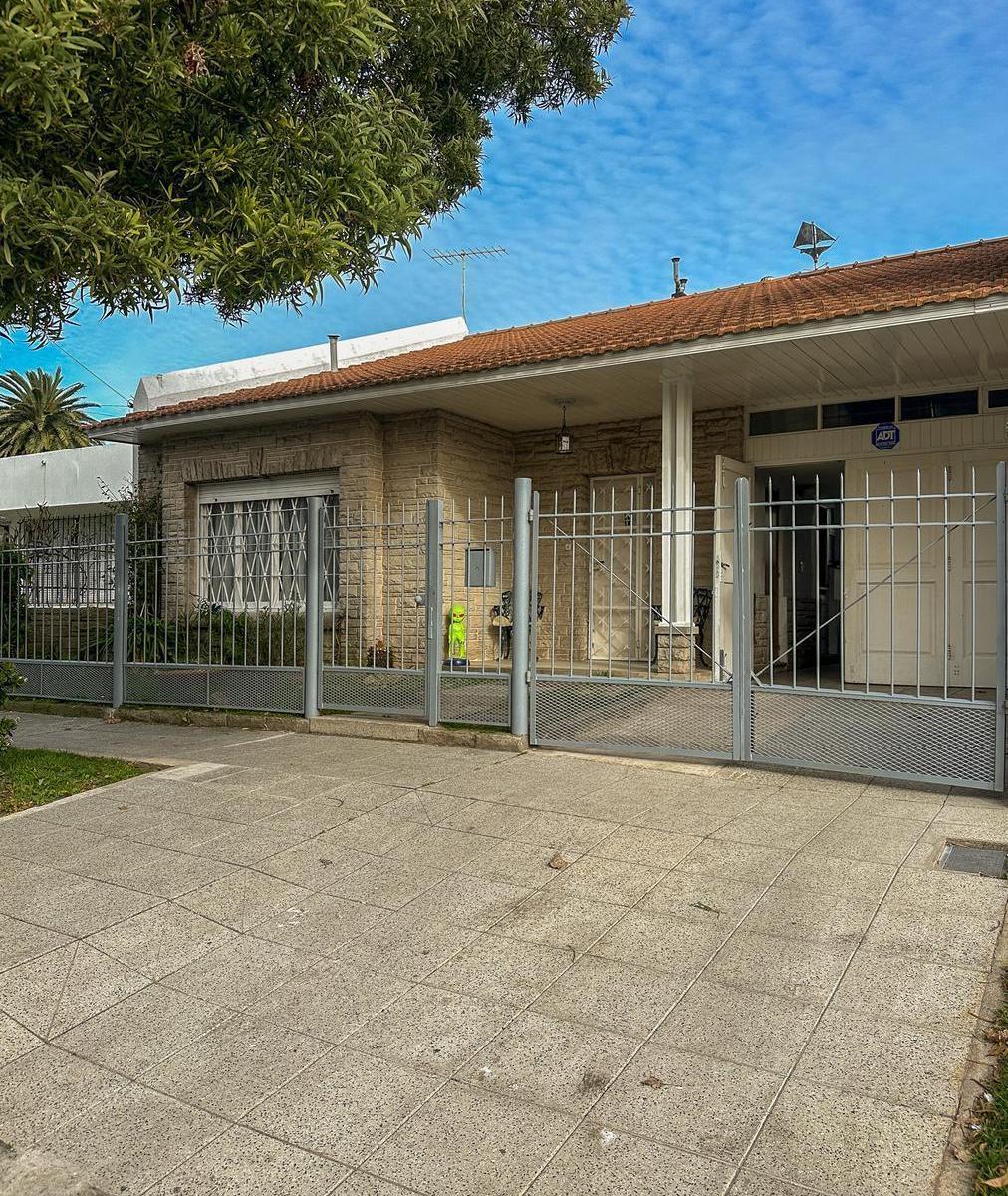 Chalet 4 amb, 150m² con cochera — Punta Mogotes
