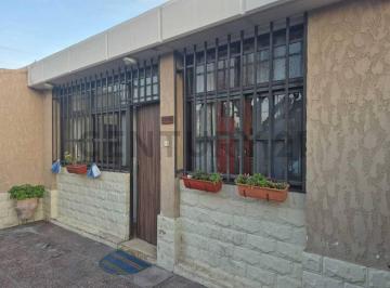 Casa · 145m² · 6 Ambientes · 2 Cocheras · Venta de Casa en Rodeo de La Cruz, Guaymallen, Mendoza