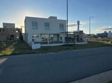 Casa de 7 ambientes, Córdoba · Se Vende Casa - 3 Dorm. - 3 Baños - Cocheras - Prados de Manantiales