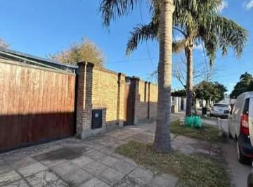 Casa · 140m² · 5 Ambientes · 2 Cocheras · ¡Excelente Oportunidad! Hermosa Casa Americana de 5 Amb. Renovada en Ituzaingó Sur - Apta Crédito