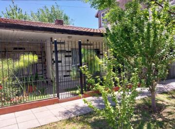 Casa de 3 ambientes, Quilmes · Chalet Alquiler
