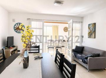 Casa · 138m² · 3 Dormitorios · 1 Cochera · Casa 3 Dorm. en Complejo Cerrado - Villa Nueva