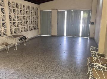 Casa · 303m² · 5 Ambientes · 2 Cocheras · Casa en Gerli Venta 5 Ambientes