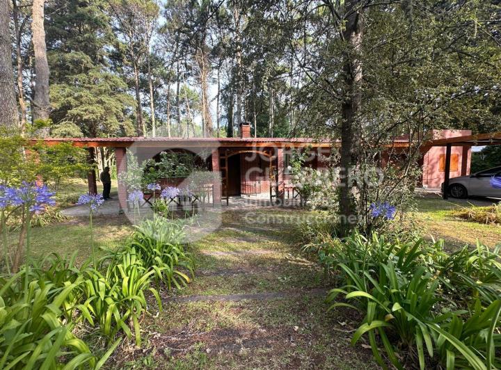 Casa · 215m² · 4 Ambientes · 1 Cochera