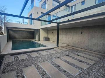 Casa · 300m² · 4 Dormitorios · 1 Cochera · Openhouse Vende Maravillosa Casa en Barrio Mendoza Norte